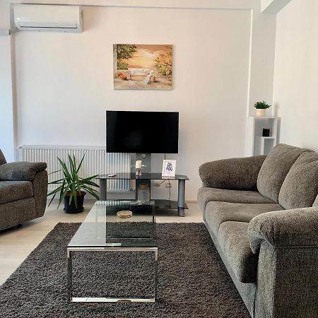 Luxor Apartment Otopeni 3 Екстериор снимка