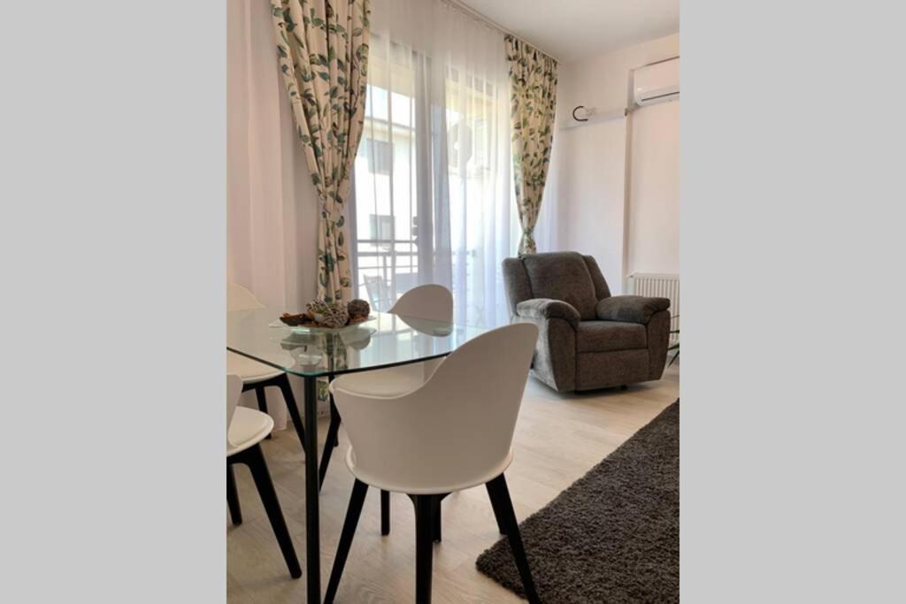 Luxor Apartment Otopeni 3 Екстериор снимка